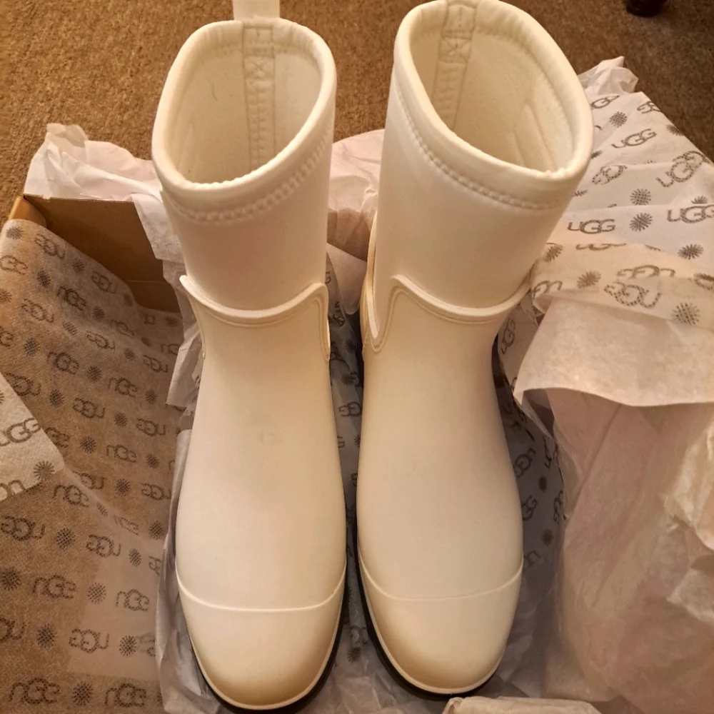 UGG® Women's  Droplet Mid Insulated All Weather Waterproof Boots in White Size